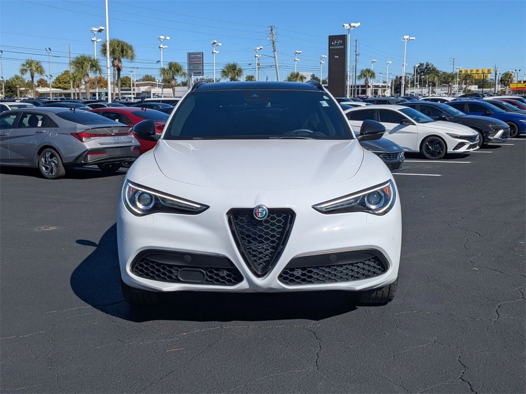 Used 2023 Alfa Romeo Stelvio Veloce image 2