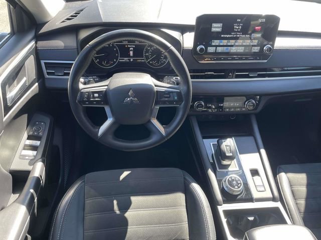 Used 2024 Mitsubishi Outlander SE image 11
