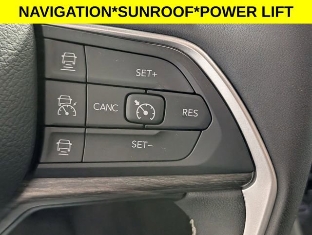 Used 2024 Jeep Grand Cherokee L Limited w/ Luxury Tech Group II image 17