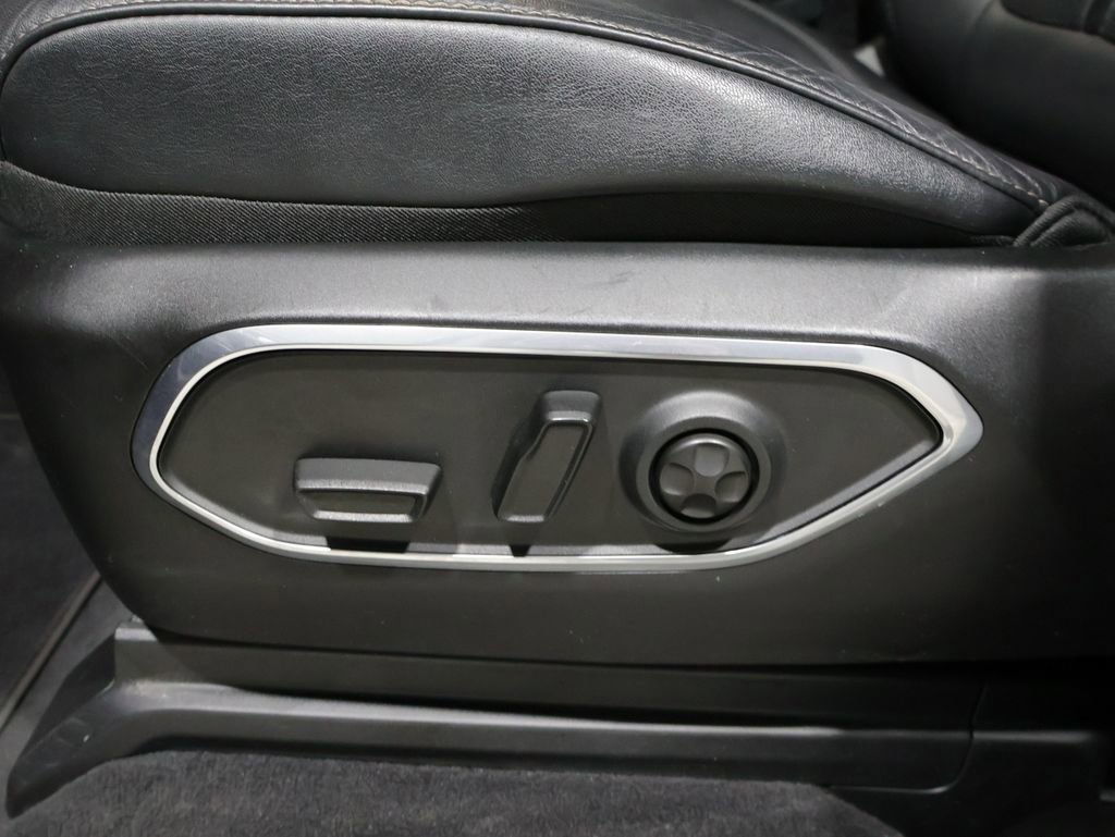 Used 2024 Jeep Wagoneer L Series III w/ Flexible Seating Group image 10