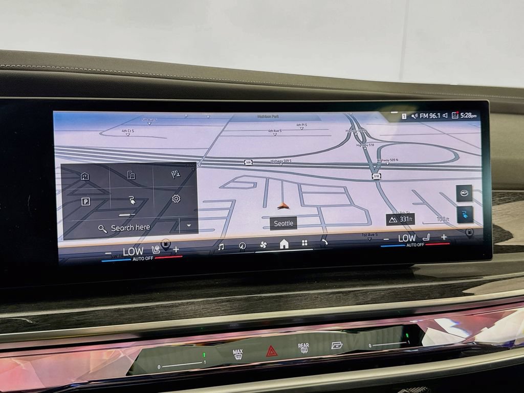 Used 2023 BMW i7 xDrive60 AWD/4WD image 33