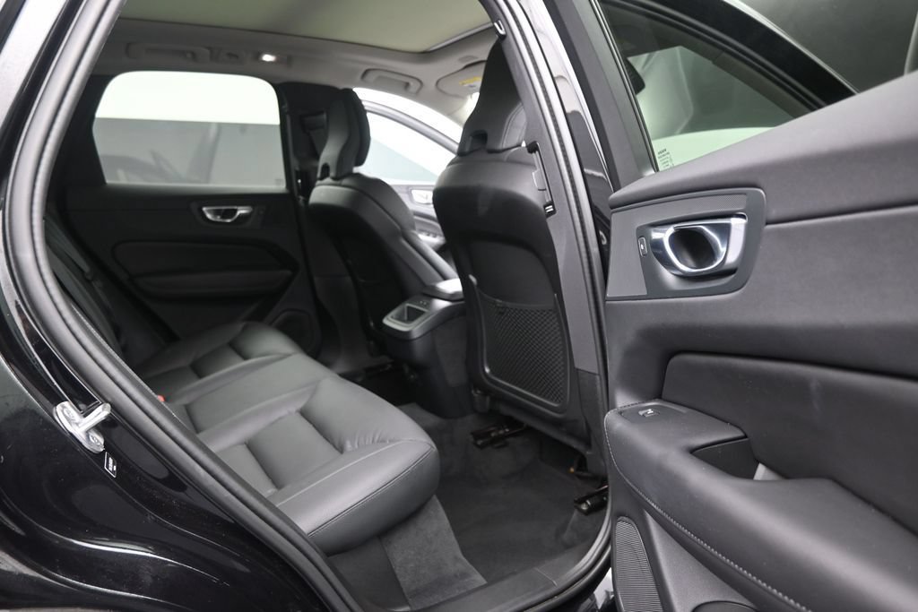 Certified 2024 Volvo XC60 B5 Plus w/ Climate Package AWD/4WD image 14