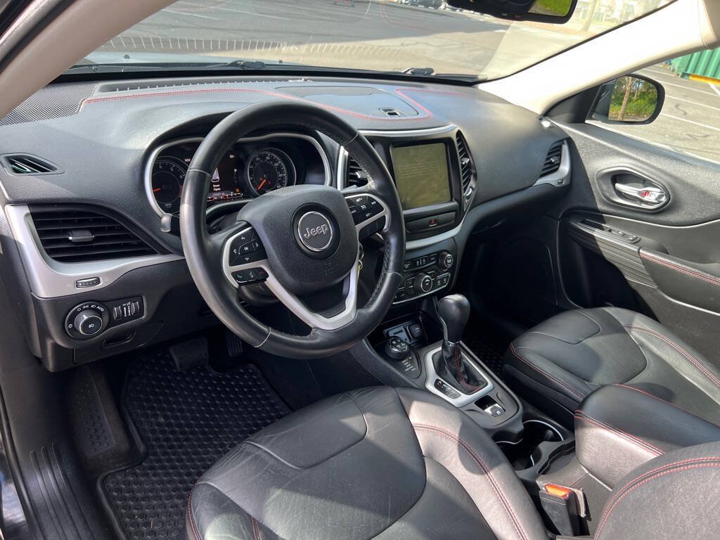 Used 2015 Jeep Cherokee Trailhawk w/ Leather Interior Group AWD/4WD image 10
