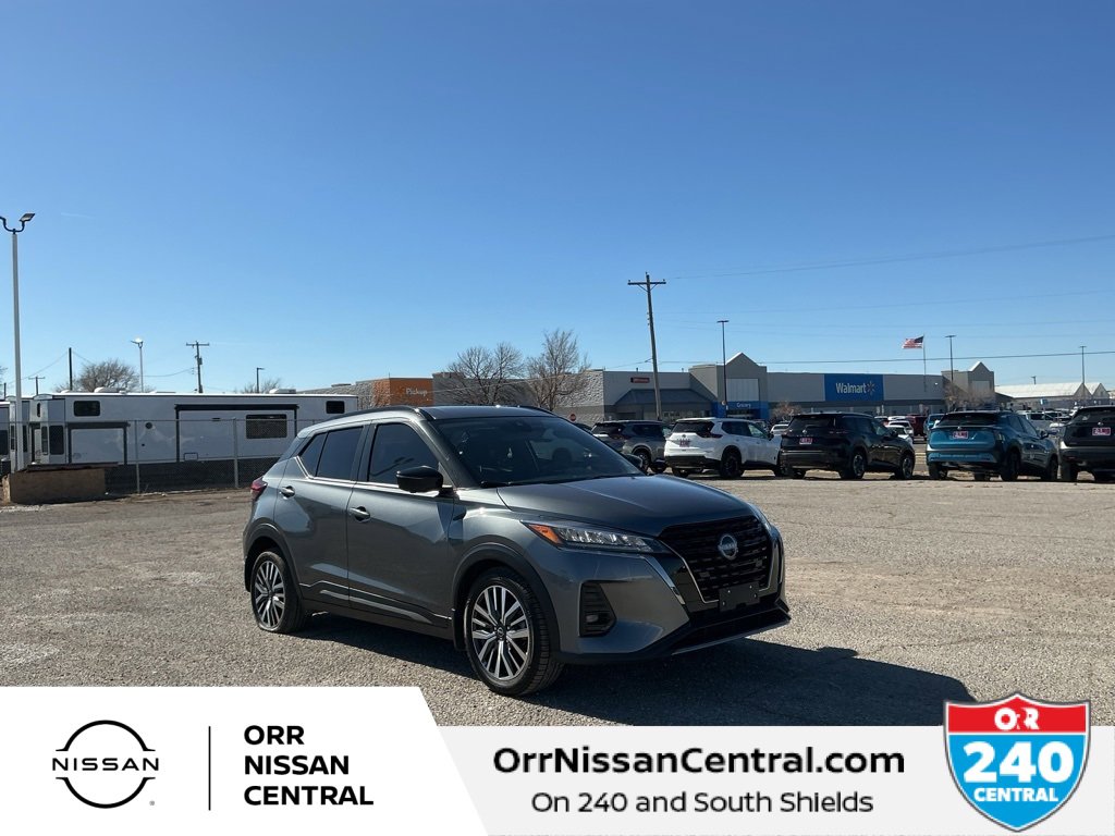 Used 2023 Nissan Kicks SR image 3