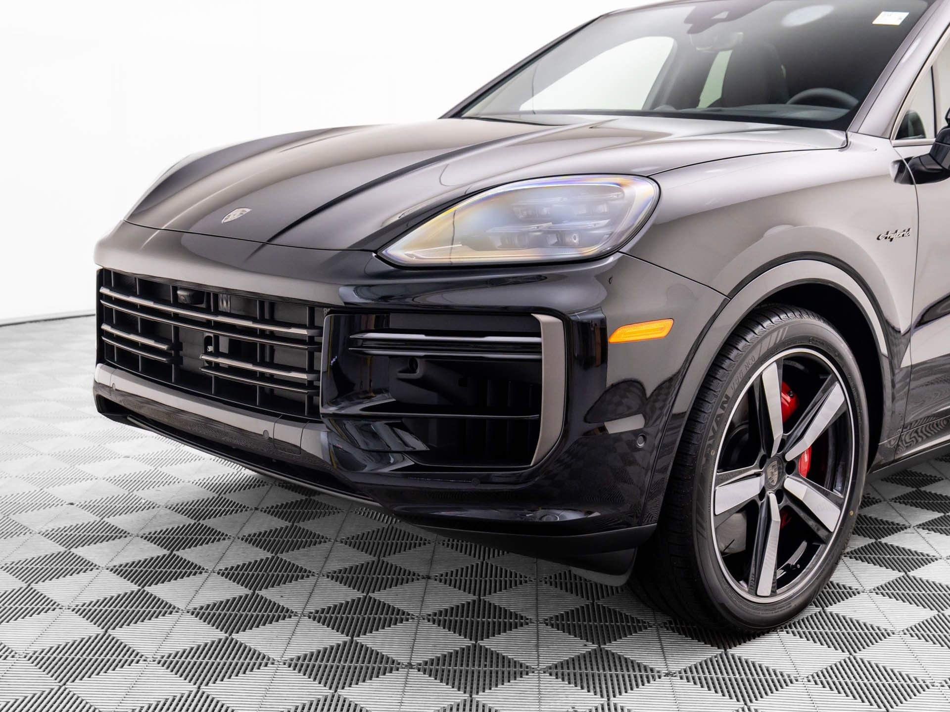 New 2025 Porsche Cayenne Turbo image 36