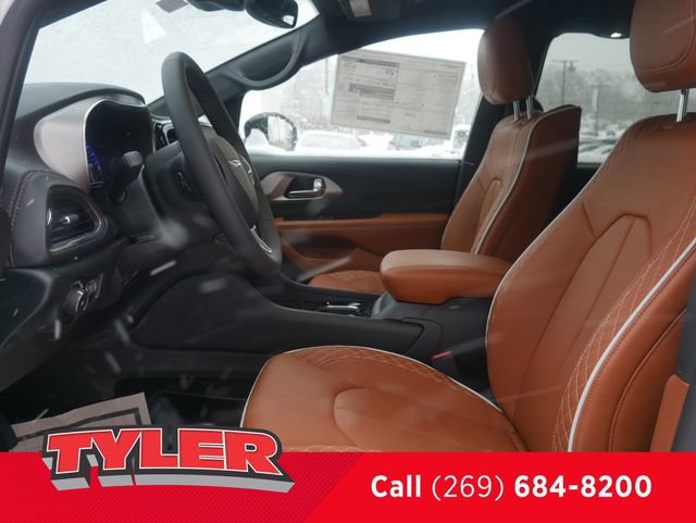 New 2026 Chrysler Pacifica Pinnacle w/ Trailer Tow Group AWD/4WD image 37