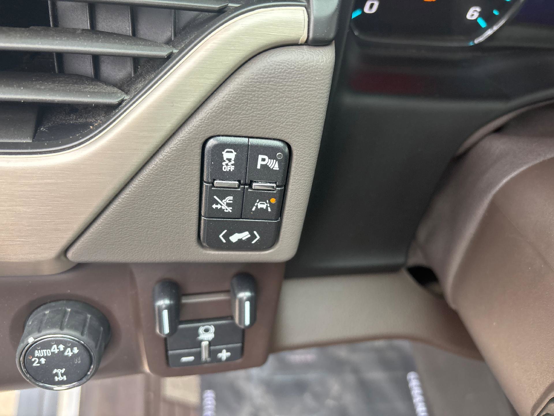 Used 2020 GMC Yukon XL Denali w/ Denali Premium Package image 18