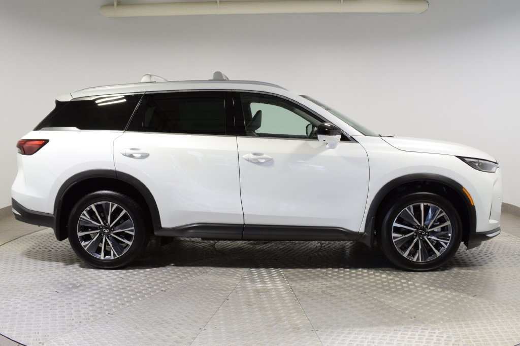 Certified 2027 INFINITI QX60 Luxe w/ Family Package AWD/4WD image 3