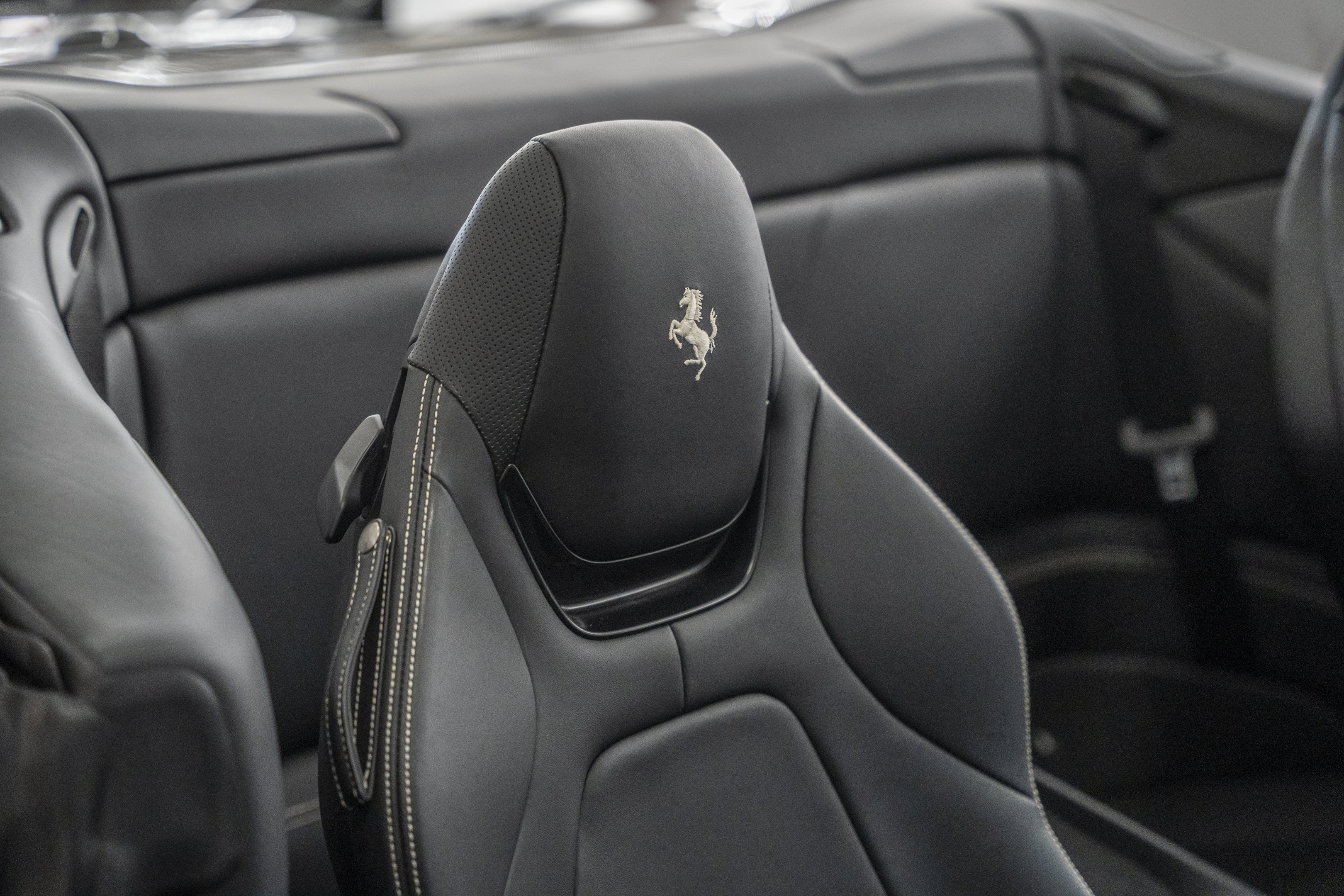 Used 2020 Ferrari Portofino RWD image 34