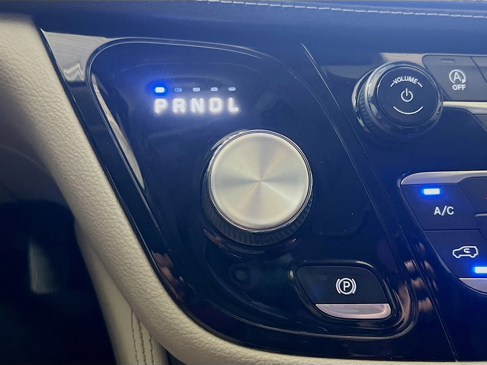 Used 2021 Chrysler Pacifica Limited AWD/4WD image 13