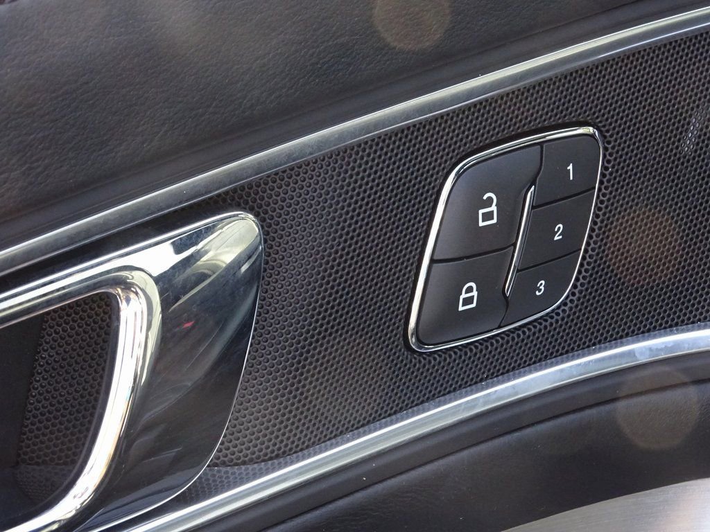 Used 2018 Ford Explorer Platinum image 17