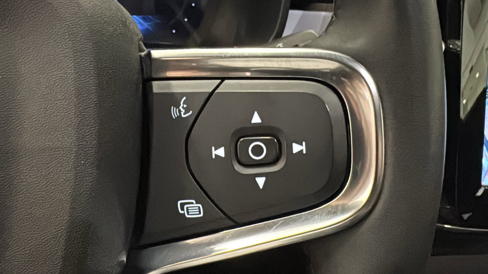 Used 2023 Volvo C40 P8 Recharge Ultimate image 14