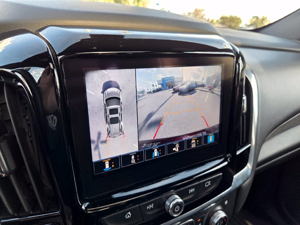 Used 2023 Chevrolet Traverse High Country FWD image 18