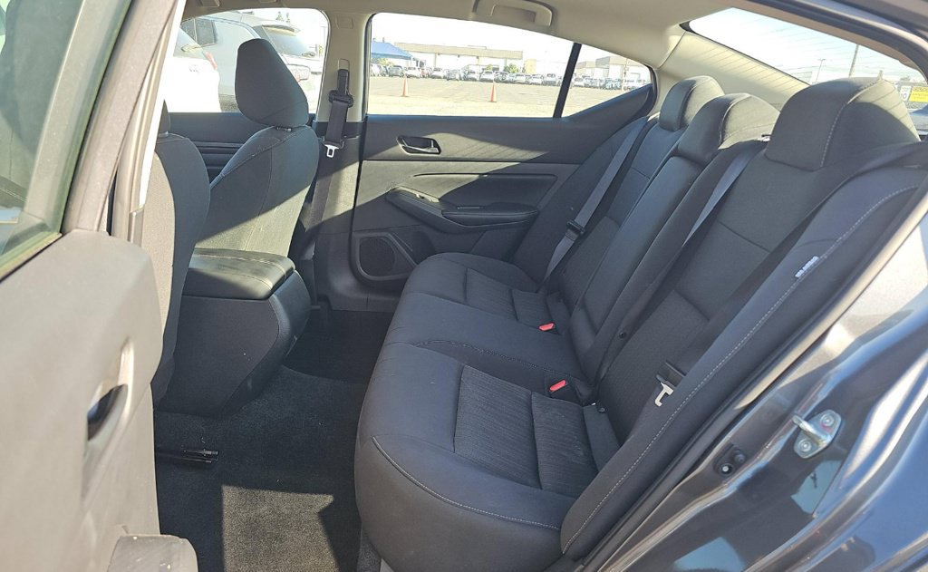 Used 2026 Nissan Altima 2.5 SV FWD image 3