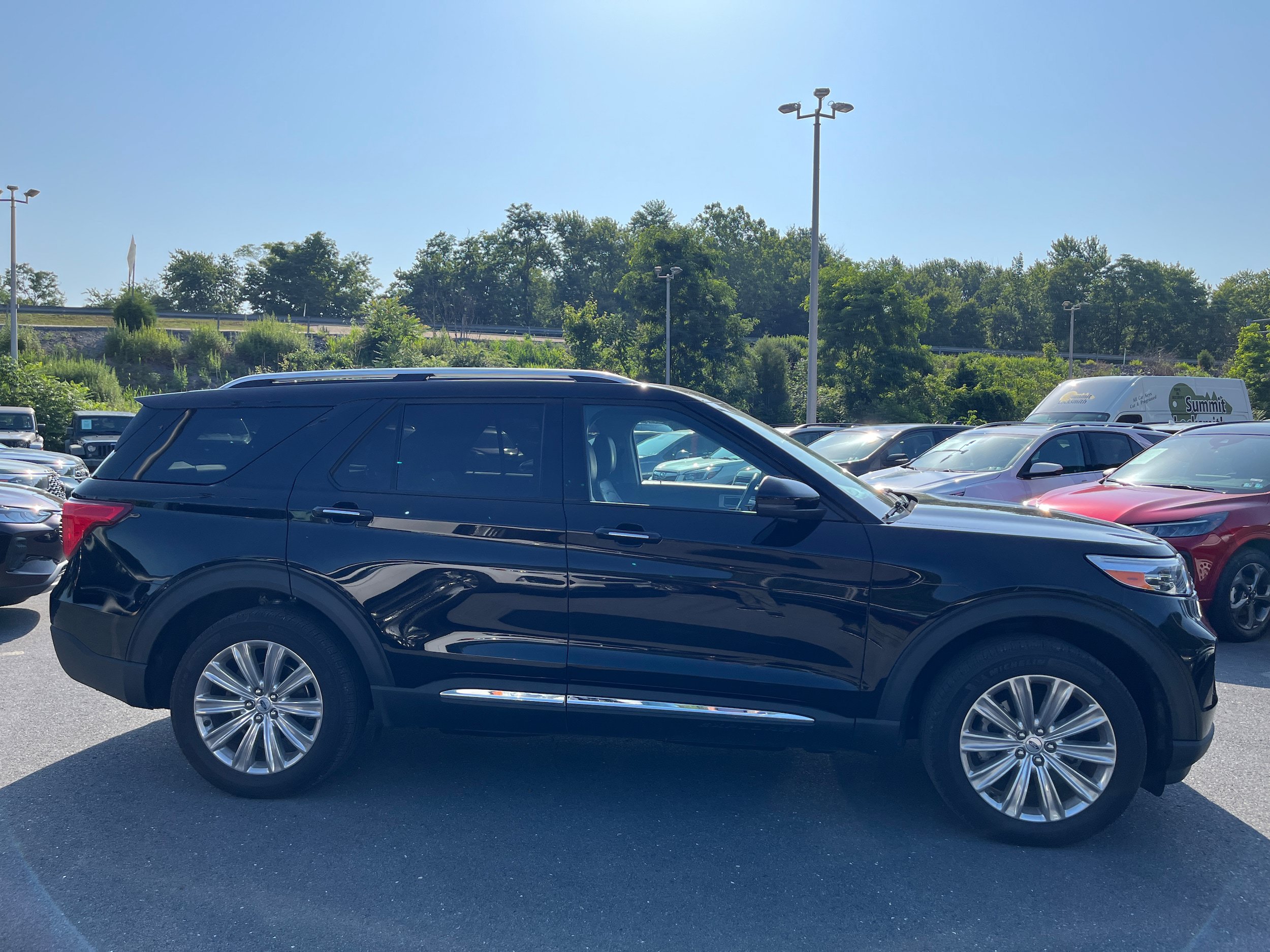 Certified 2023 Ford Explorer Limited w/ Limited Technology Package AWD/4WD image 5