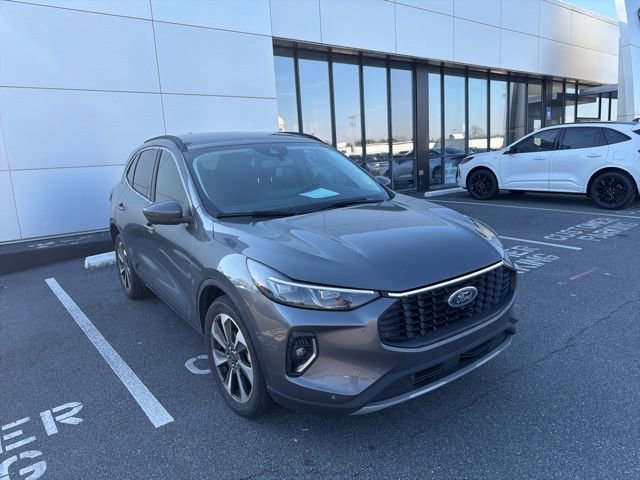 Used 2023 Ford Escape Platinum image 2