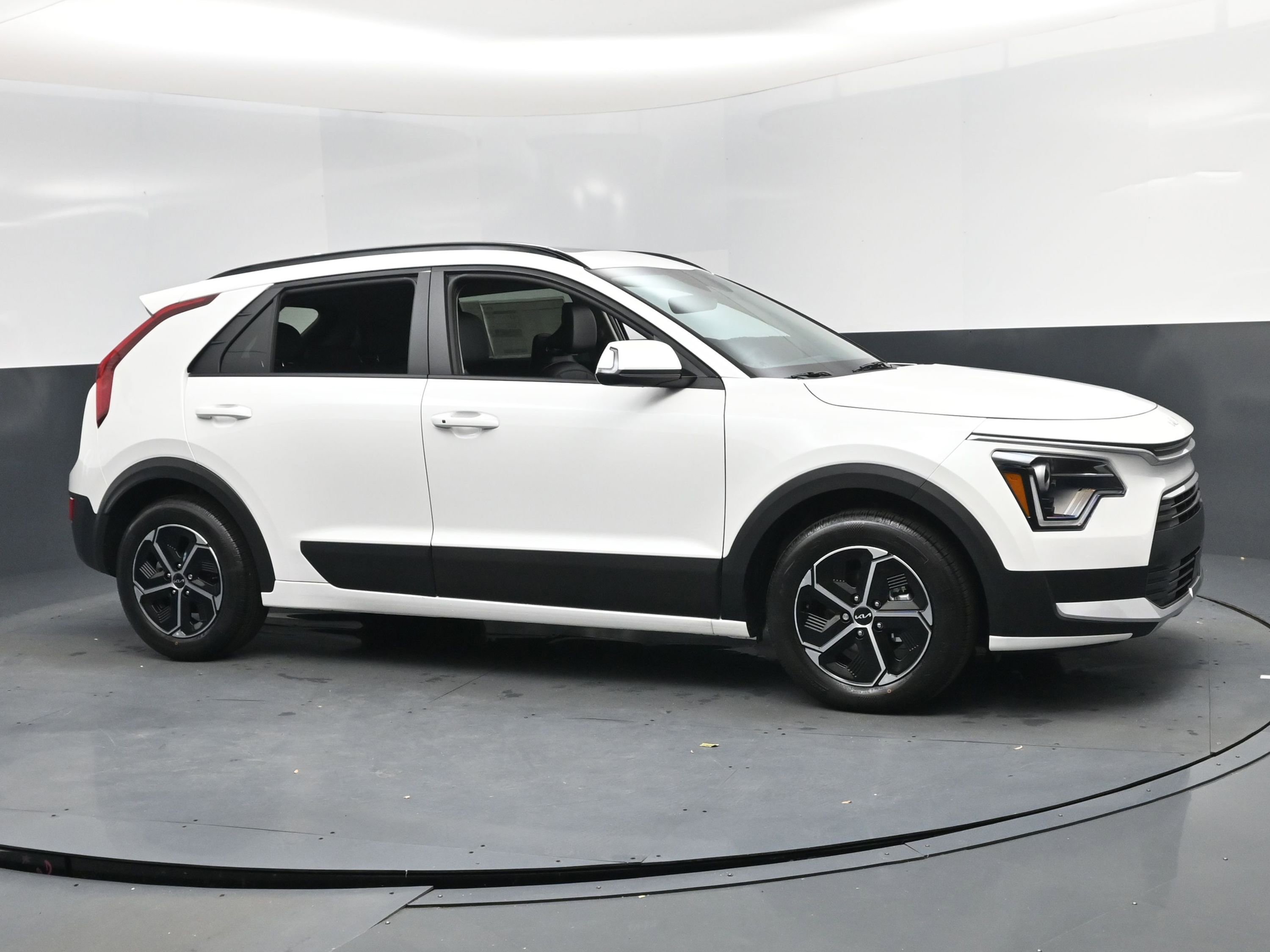 New 2026 Kia Niro EX image 2