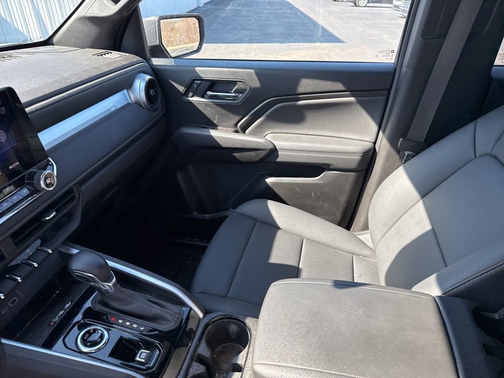 Used 2025 Chevrolet Colorado LT w/ LT Convenience Package image 22