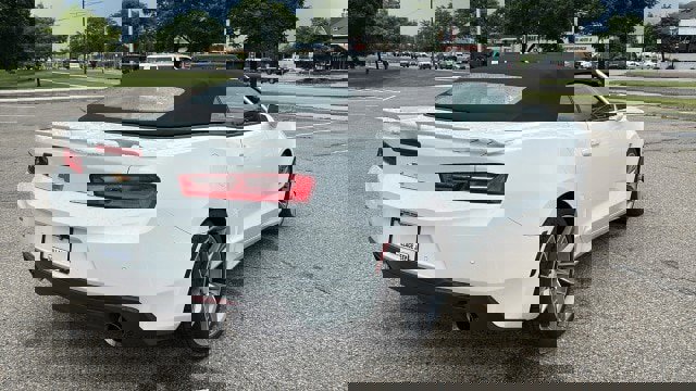 Used 2018 Chevrolet Camaro LT image 3