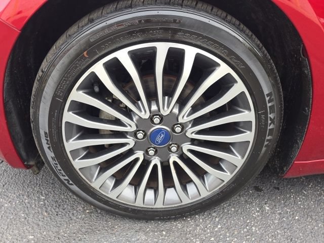 Used 2017 Ford Fusion SE w/ Fusion SE Technology Package FWD image 9