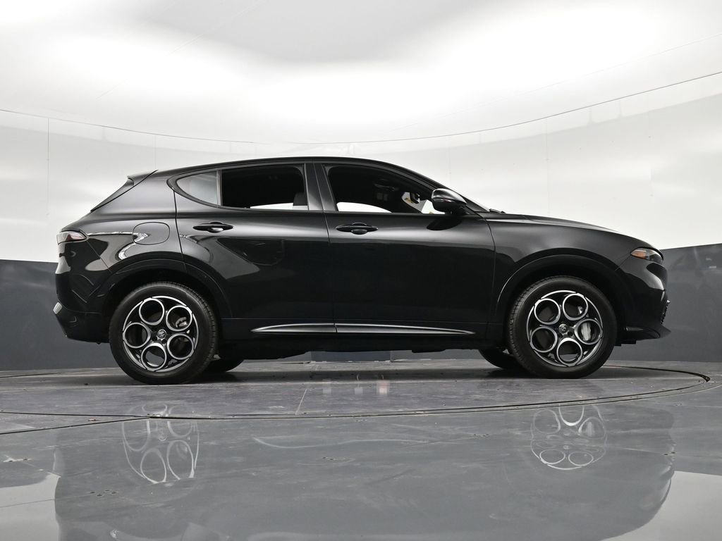 Used 2025 Alfa Romeo Tonale AWD/4WD image 34