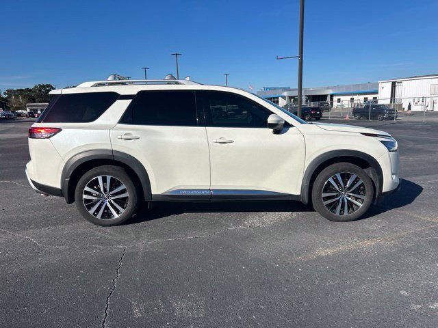 Used 2024 Nissan Pathfinder Platinum AWD/4WD image 5