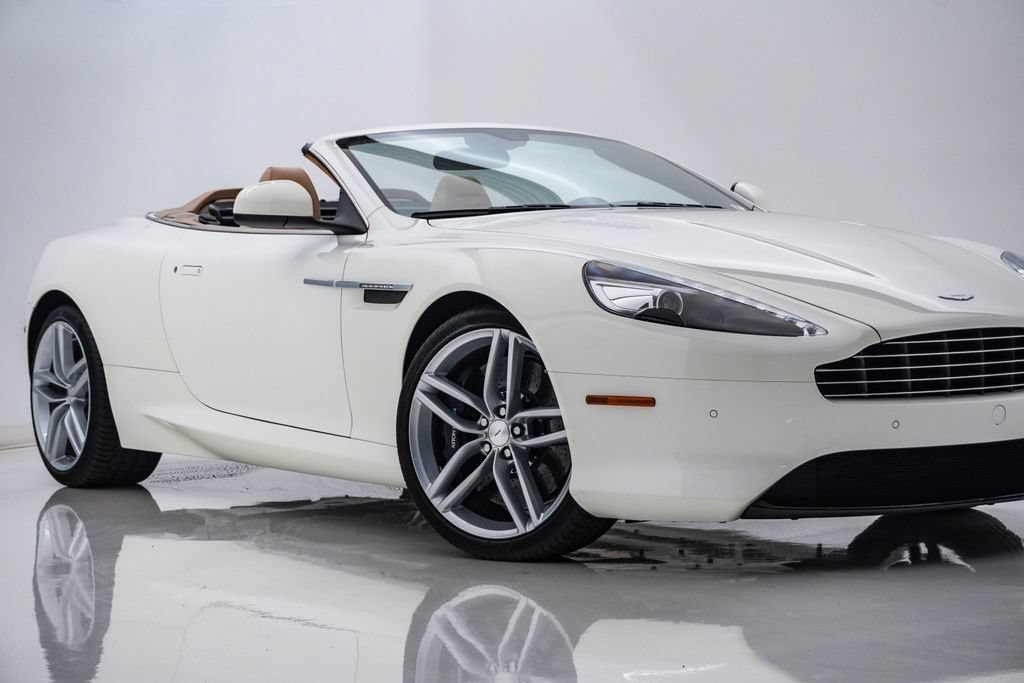 Used 2016 Aston Martin DB9 GT RWD image 2