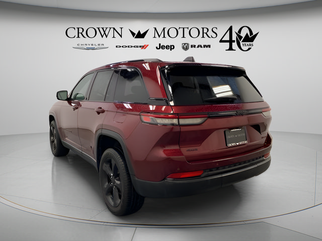 Used 2024 Jeep Grand Cherokee Limited w/ Black Appearance Package AWD/4WD image 4