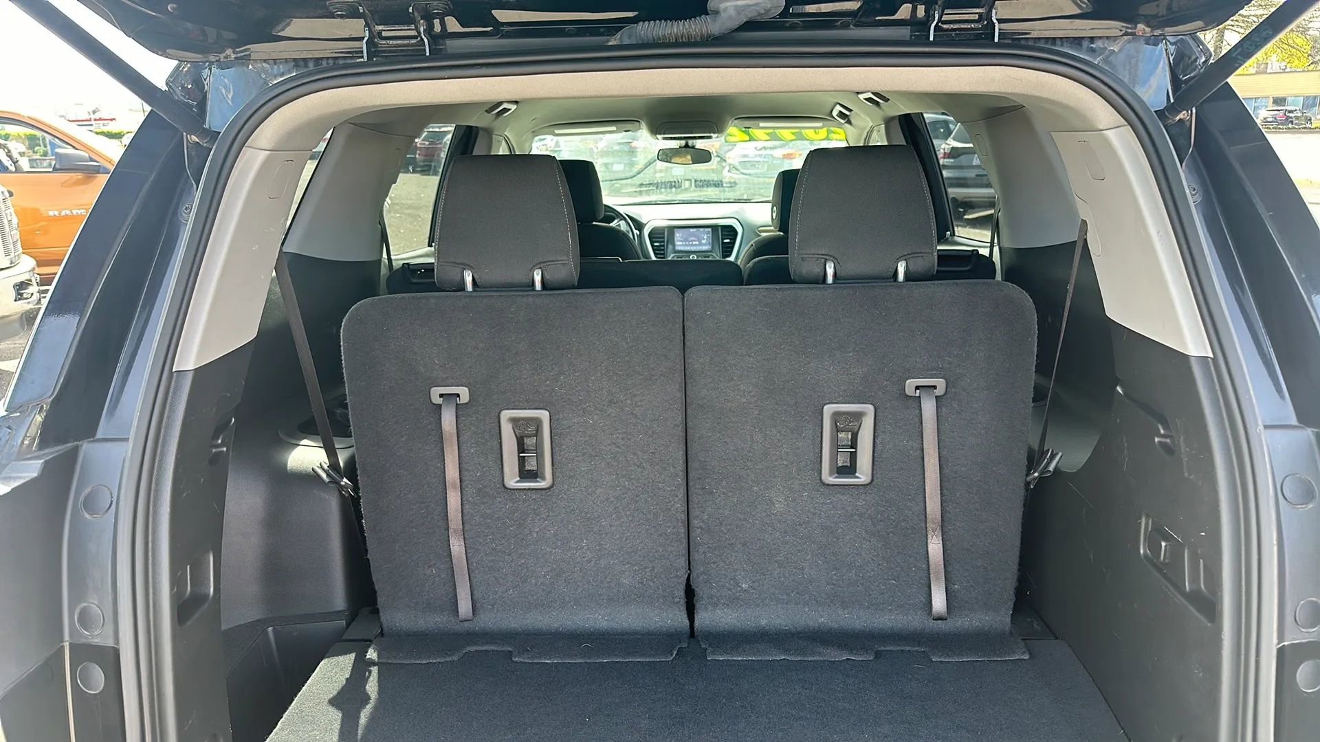 Used 2018 GMC Acadia SLE AWD/4WD image 10