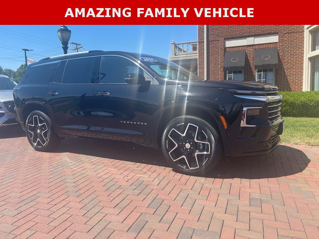 Used 2025 Chevrolet Traverse High Country w/ LPO, Floor Liner Package AWD/4WD image 5
