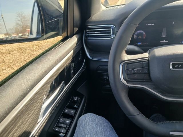 Used 2023 Jeep Wagoneer Series III w/ Premium Group I image 32