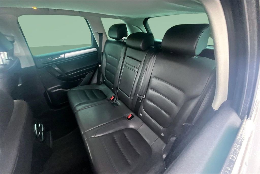 Used 2013 Volkswagen Touareg VR6 image 20