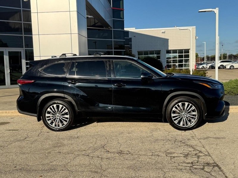 Used 2023 Toyota Highlander Platinum video 2
