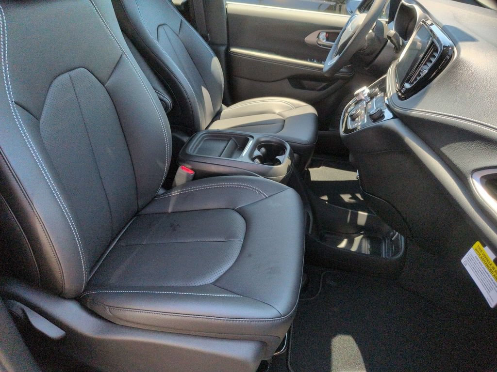 New 2027 Chrysler Pacifica Select FWD image 33