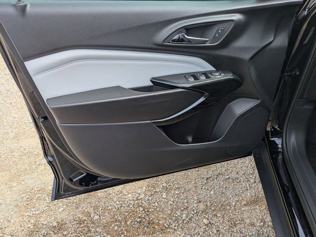 New 2026 Chevrolet Trax LT w/ Sunroof Package FWD image 8
