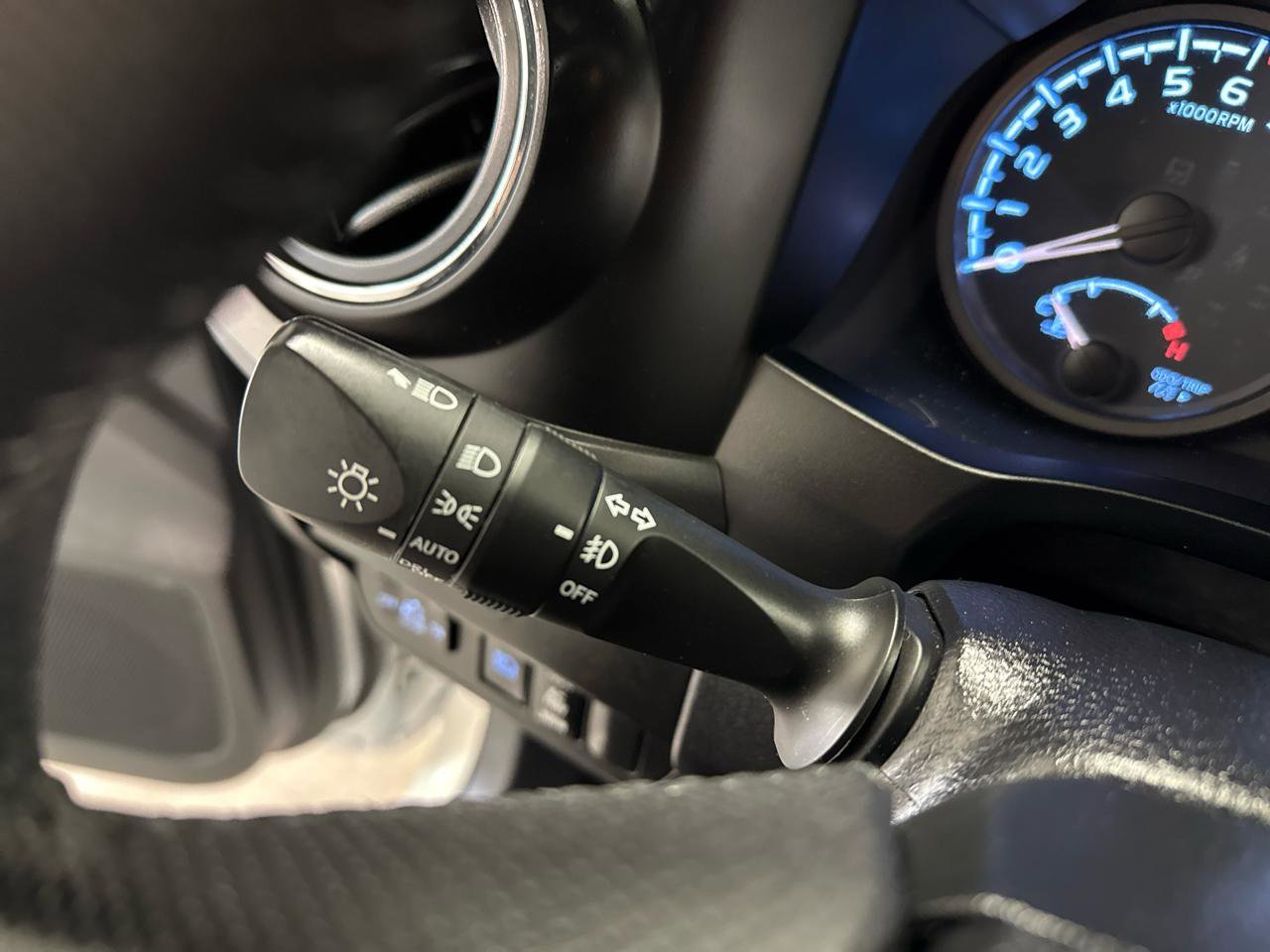 Used 2023 Toyota Tacoma TRD Off-Road w/ Technology Package image 16