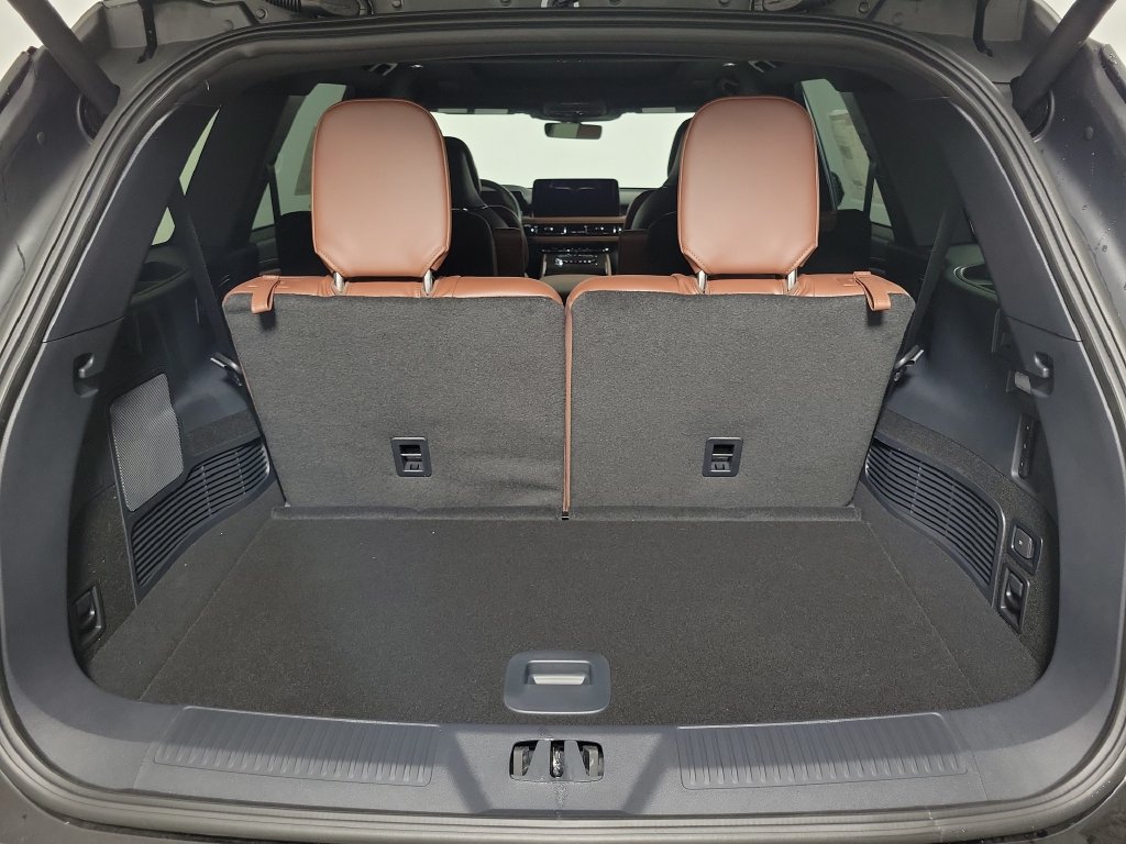 New 2026 Lincoln Aviator Reserve w/ Luxury Package RWD image 6