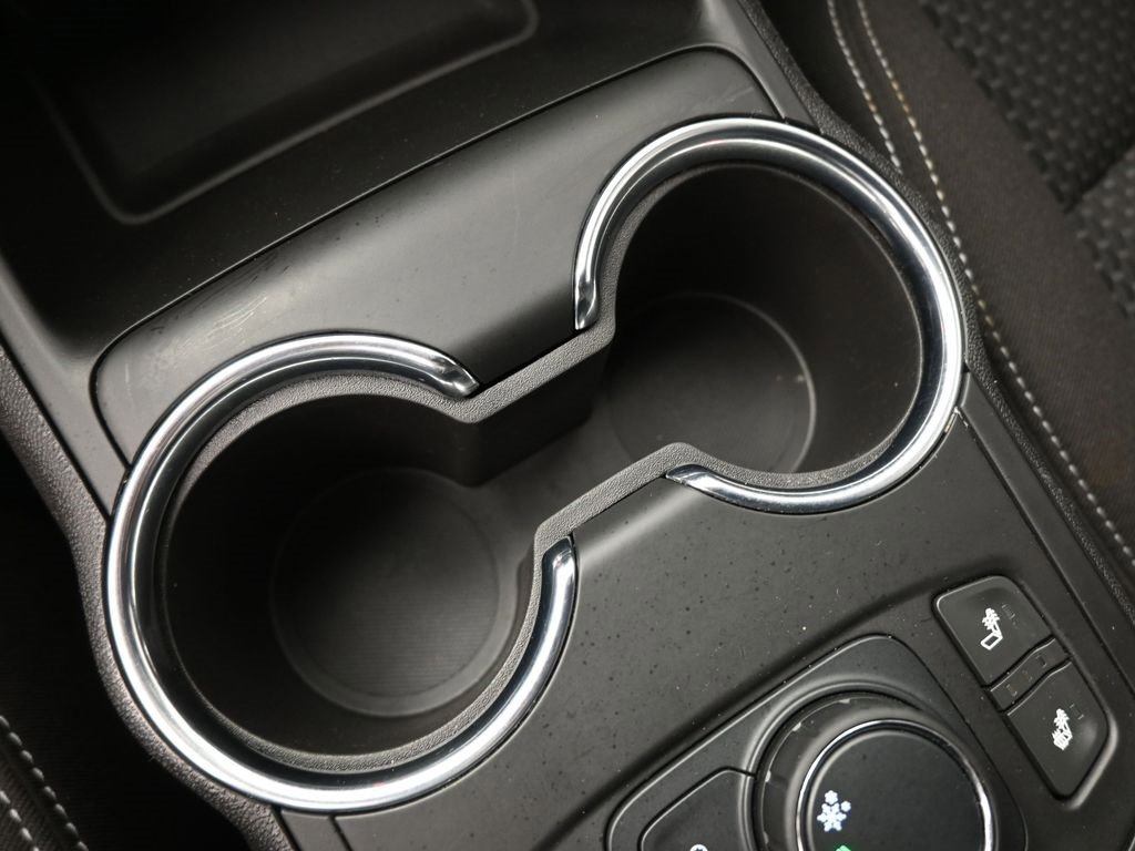 Used 2023 GMC Terrain SLE w/ Driver Convenience Package image 9