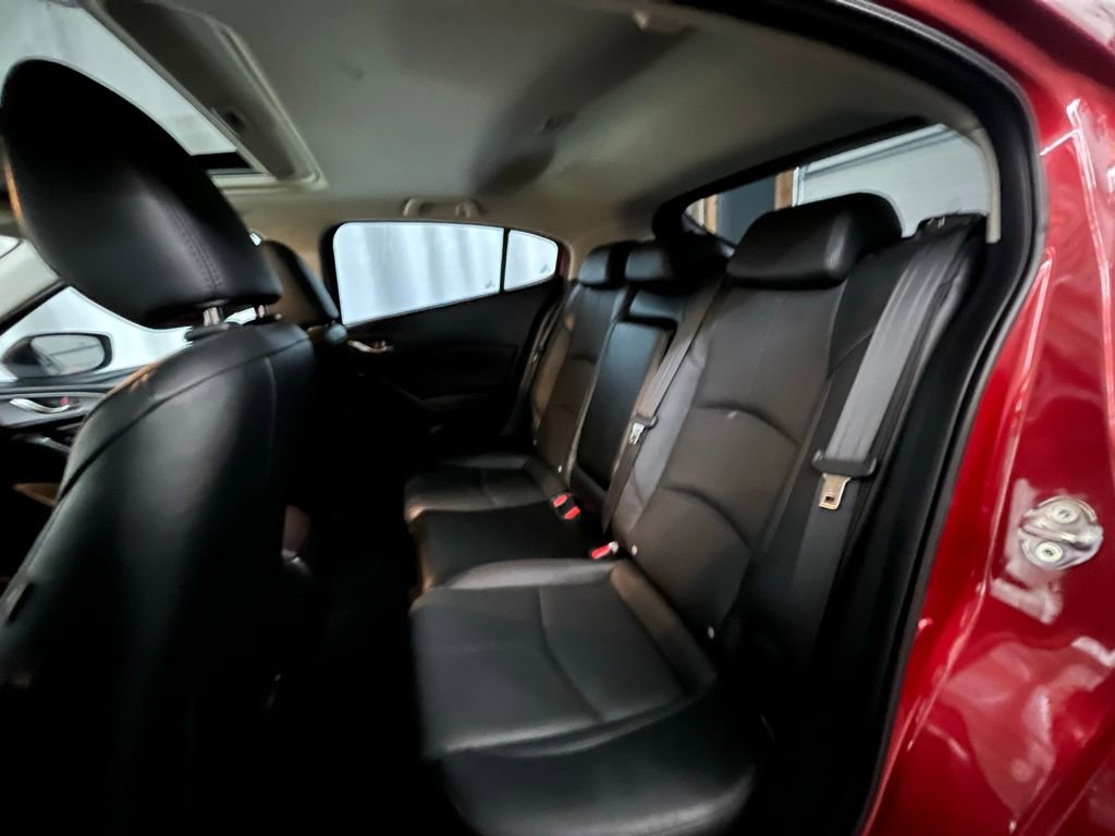 Used 2018 MAZDA MAZDA3 Grand Touring w/ Premium Equipment Package image 22