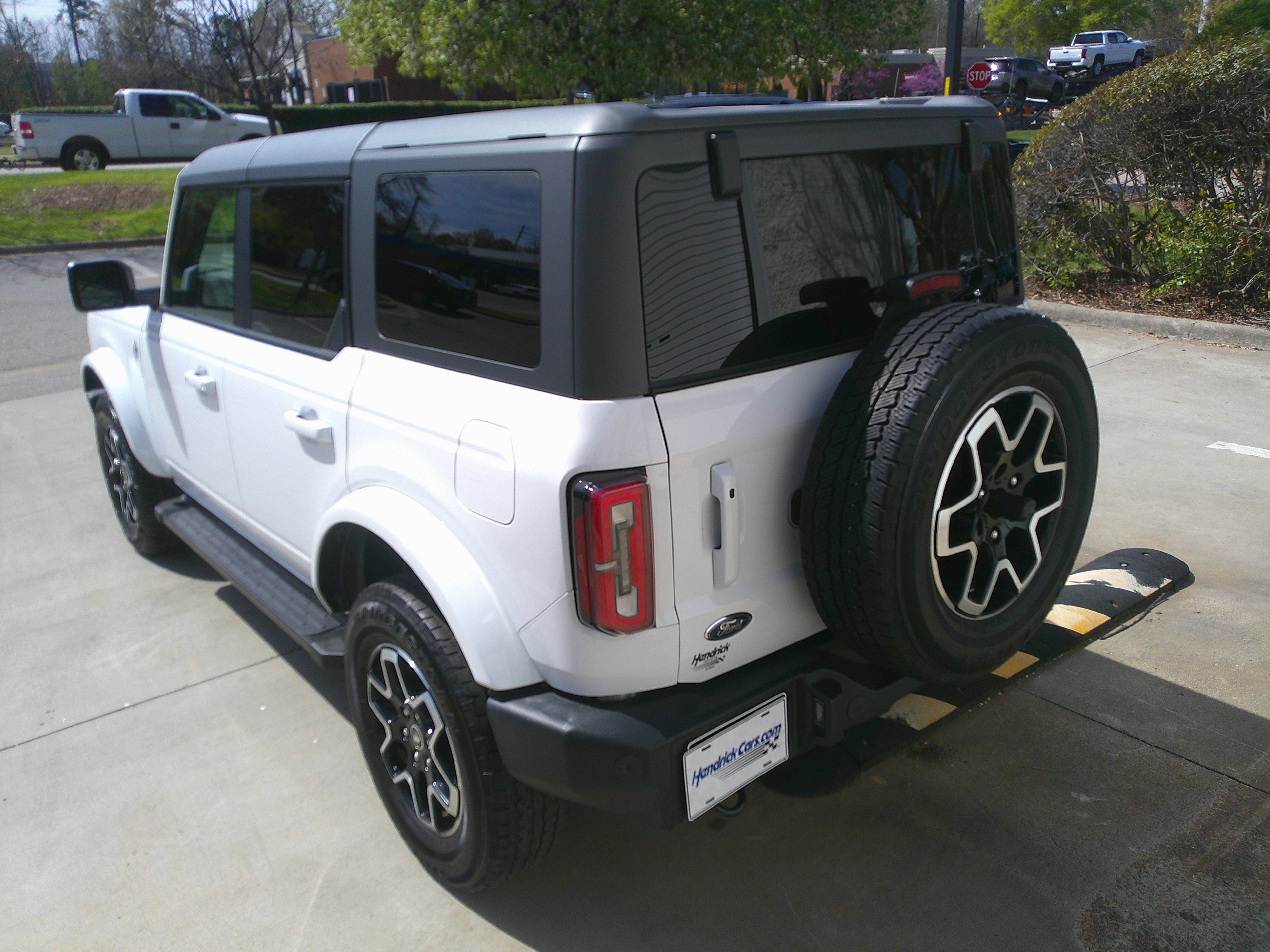 Used 2023 Ford Bronco Outer Banks image 9