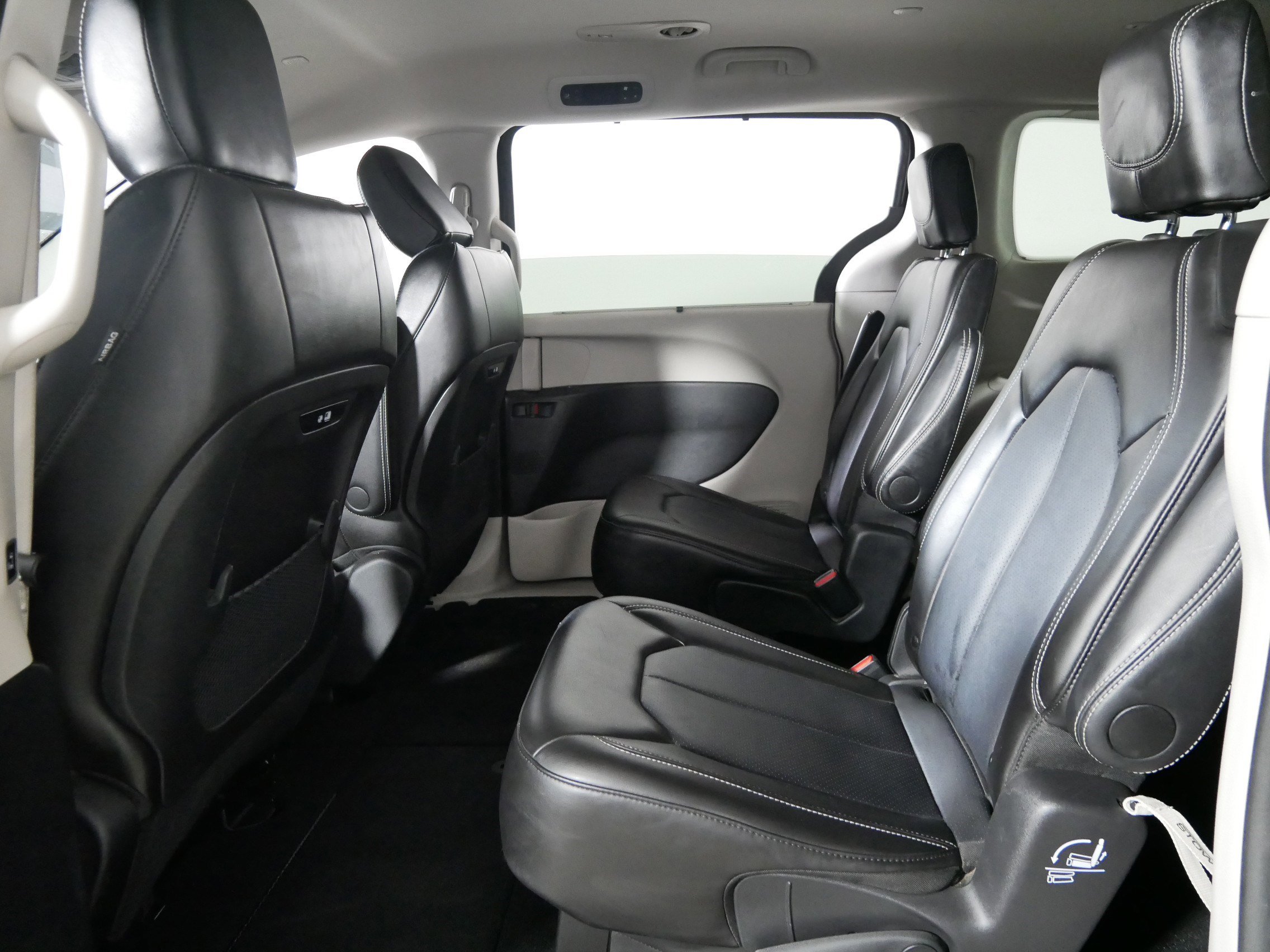 Used 2024 Chrysler Pacifica Touring-L image 32