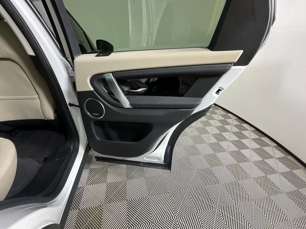 Used 2025 Land Rover Discovery Sport S image 25