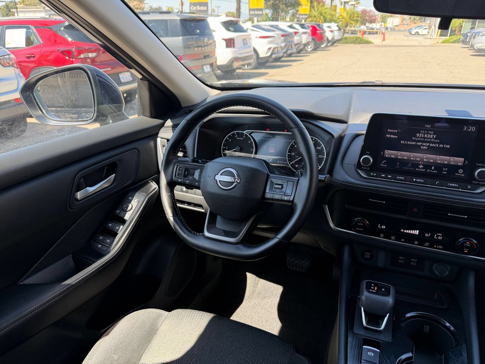 Used 2025 Nissan Rogue SV FWD image 36
