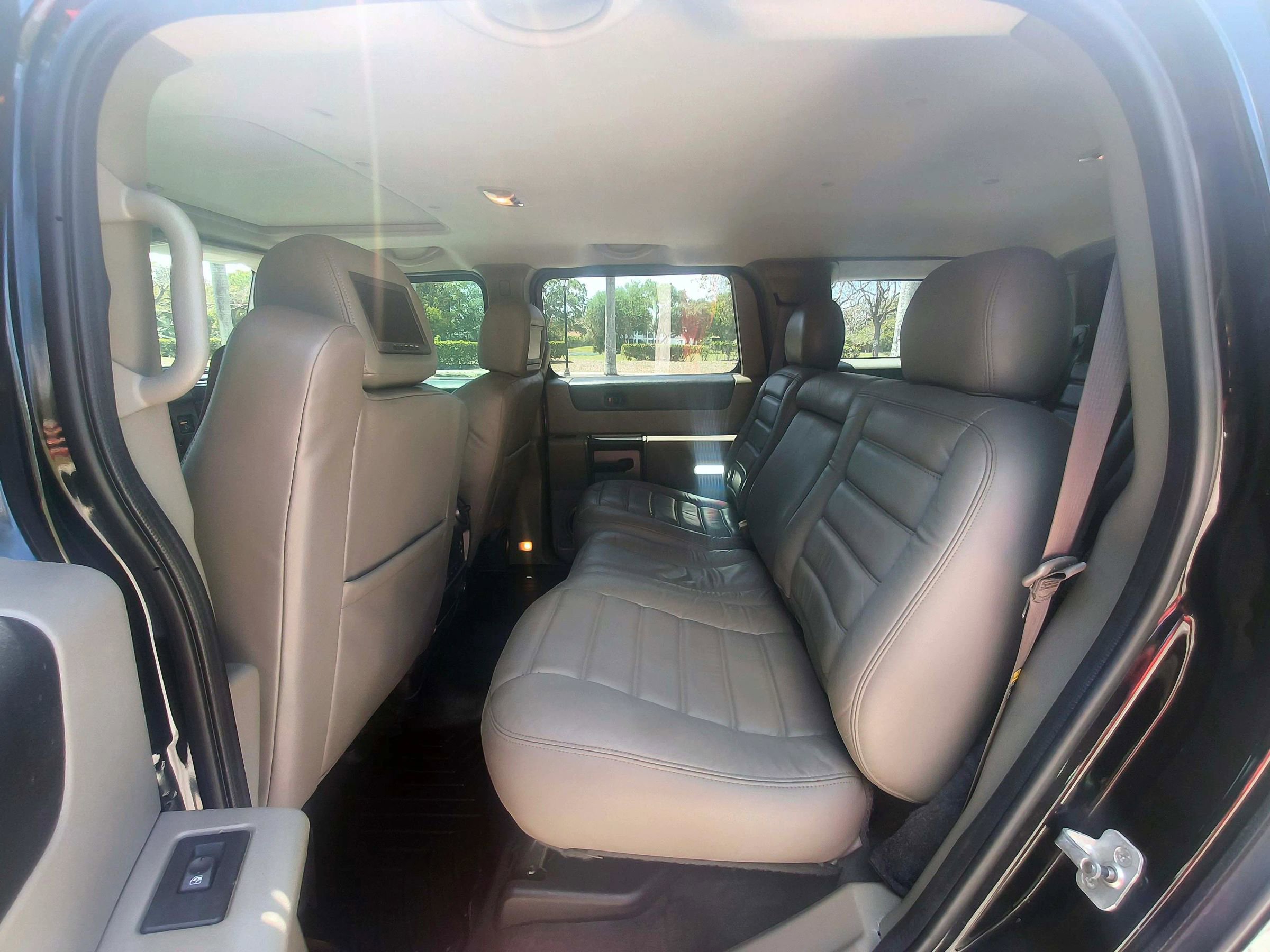Used 2003 HUMMER H2 w/ Preferred Equipment Group image 30