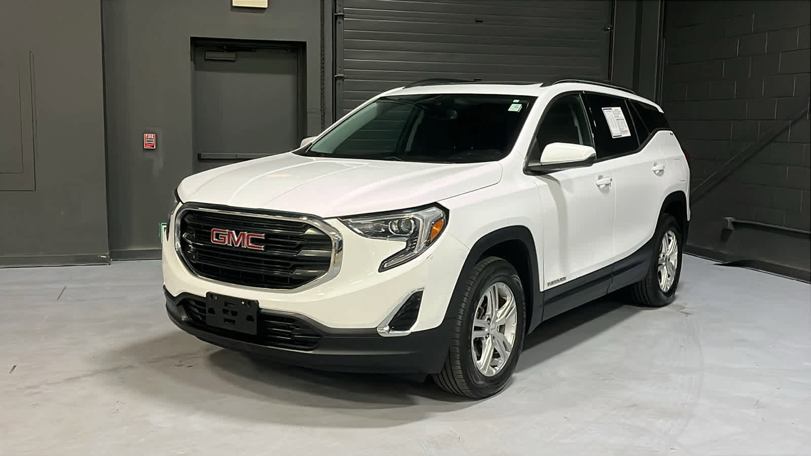 Used 2020 GMC Terrain SLE w/ Driver Convenience Package AWD/4WD image 3