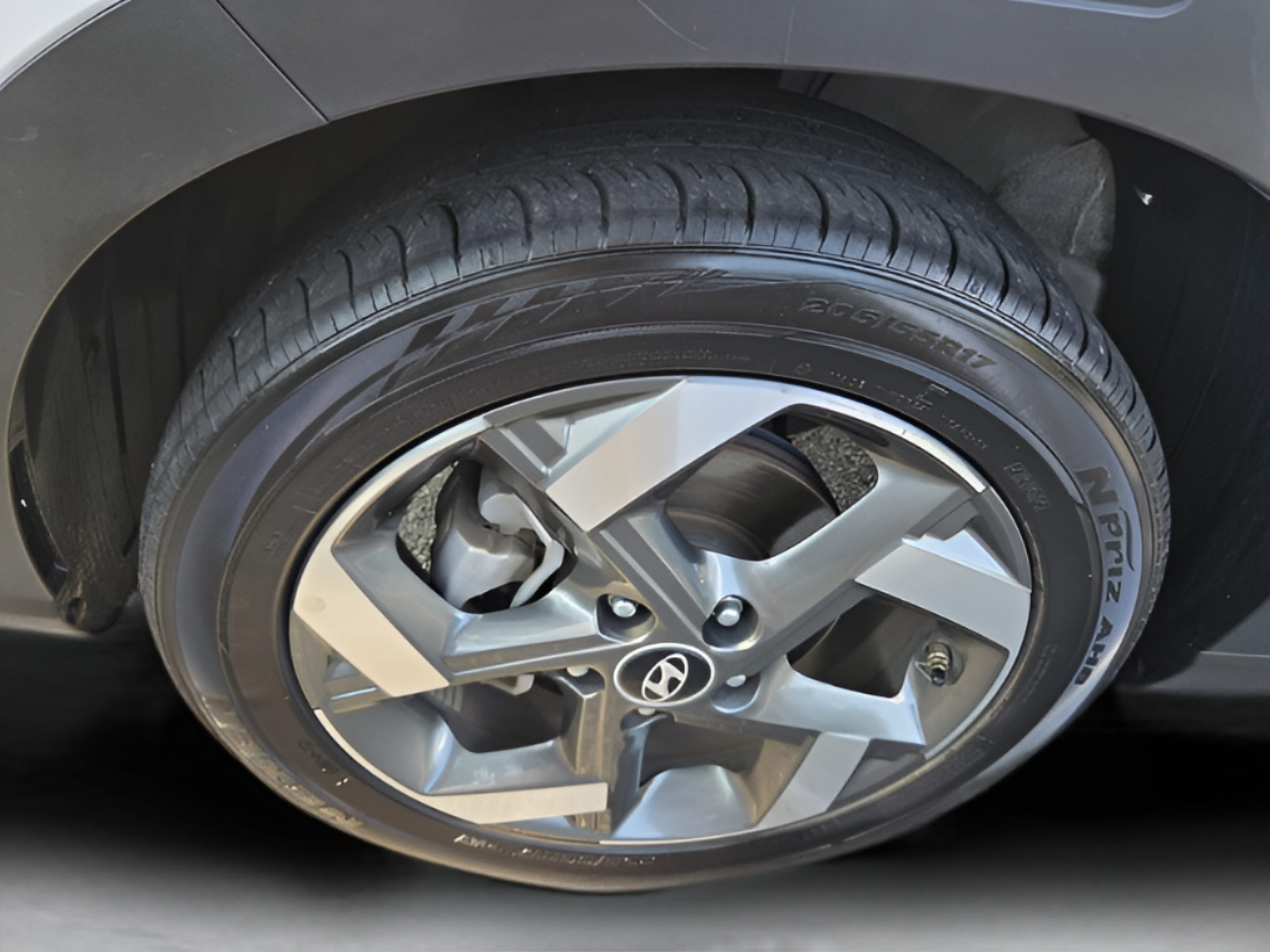 Used 2025 Hyundai Venue SEL FWD image 32