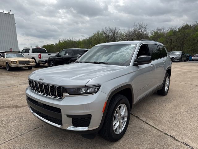 Used 2024 Jeep Grand Cherokee L Laredo image 1