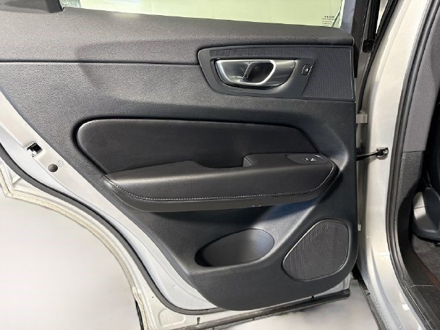 Used 2023 Volvo XC60 B5 Plus FWD image 25