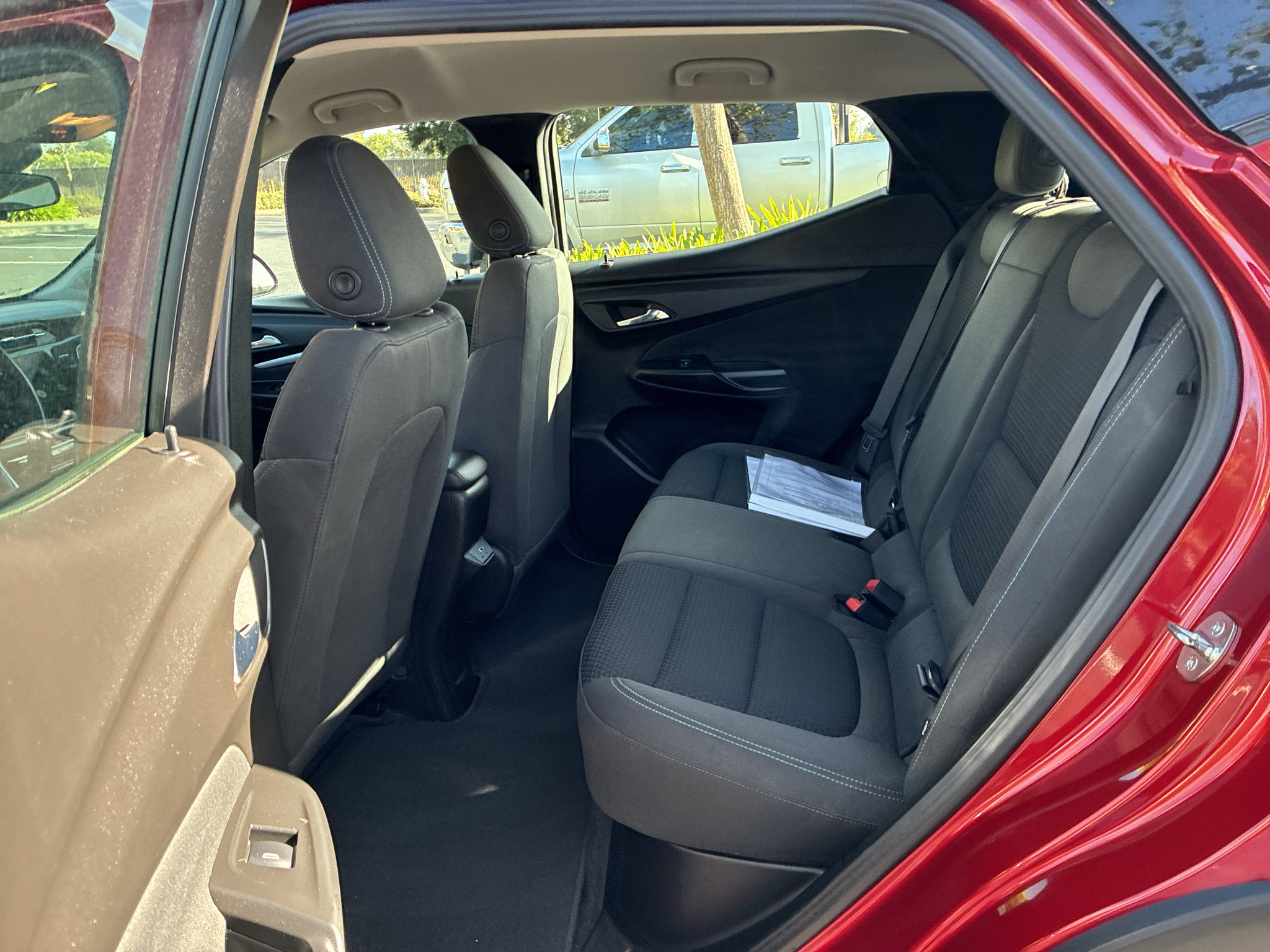 Used 2022 Chevrolet Bolt EUV LT FWD image 34