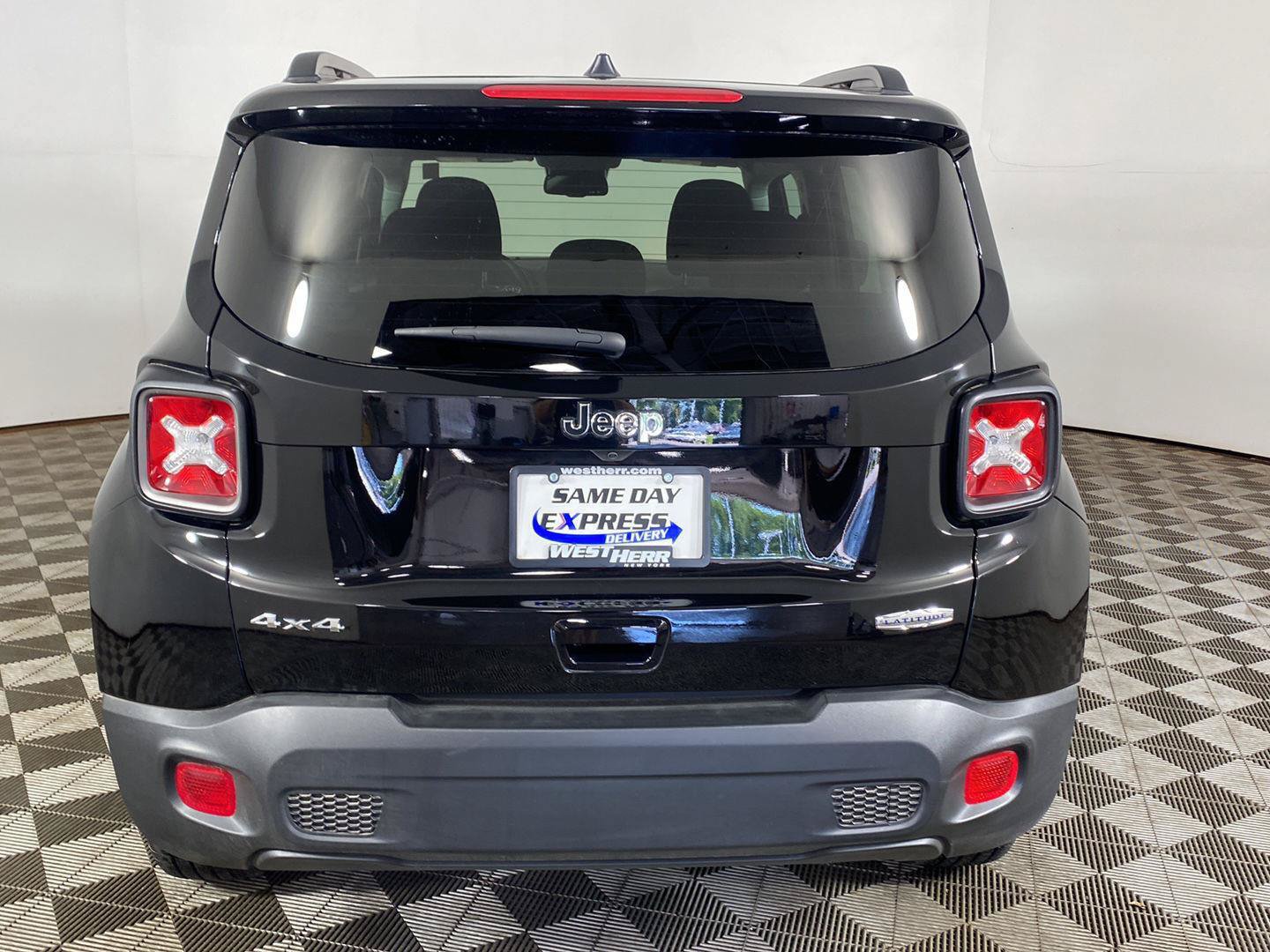 Used 2022 Jeep Renegade Latitude w/ Convenience Group AWD/4WD image 7